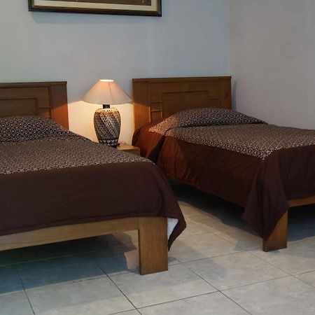Hotel Kirana Γιογκιακάρτα Εξωτερικό φωτογραφία