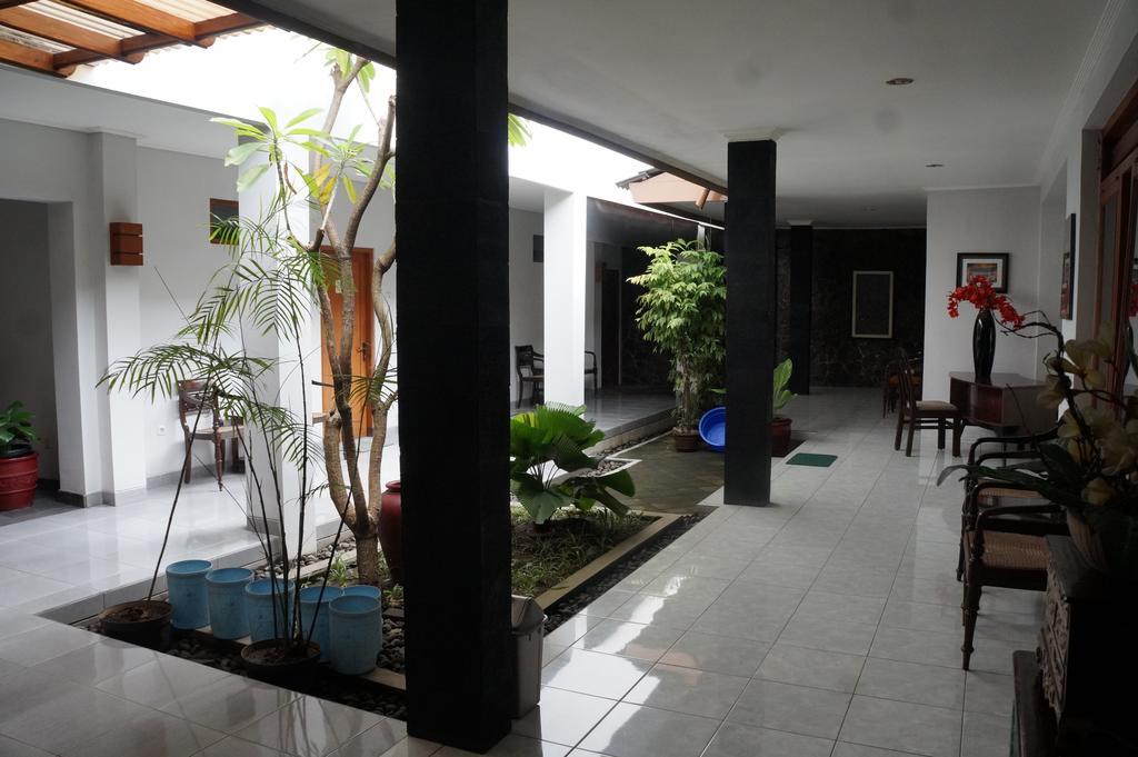 Hotel Kirana Γιογκιακάρτα Εξωτερικό φωτογραφία