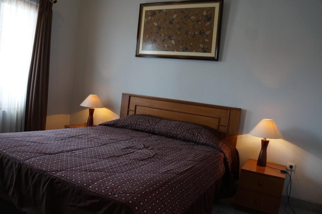 Hotel Kirana Γιογκιακάρτα Εξωτερικό φωτογραφία