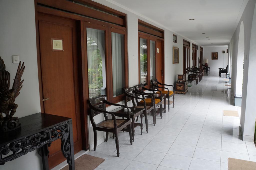 Hotel Kirana Γιογκιακάρτα Εξωτερικό φωτογραφία