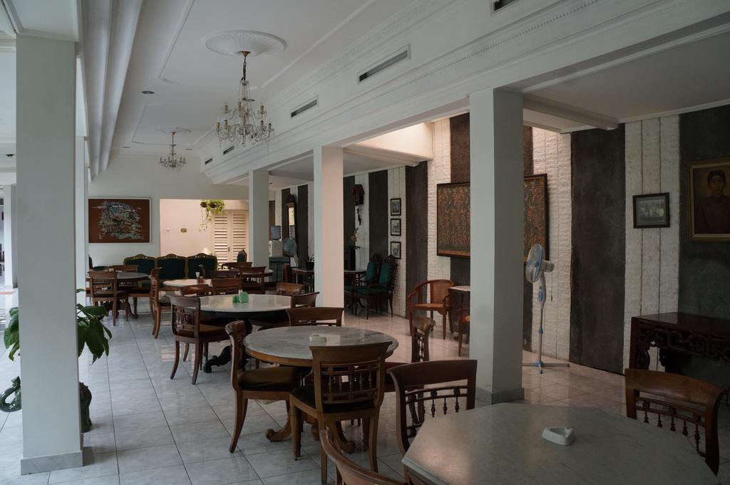 Hotel Kirana Γιογκιακάρτα Εξωτερικό φωτογραφία