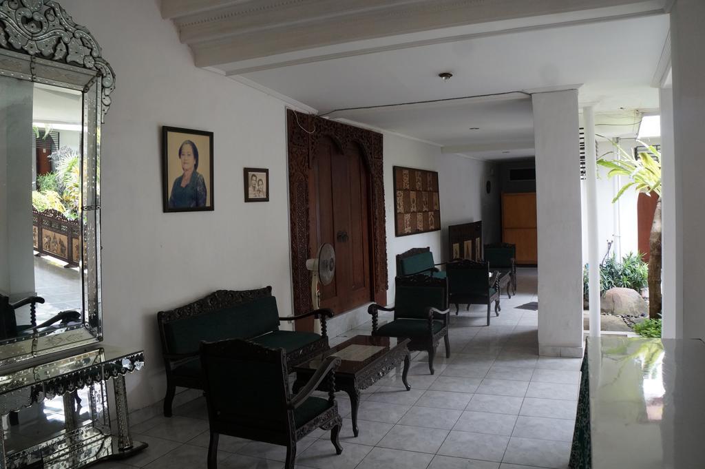 Hotel Kirana Γιογκιακάρτα Εξωτερικό φωτογραφία