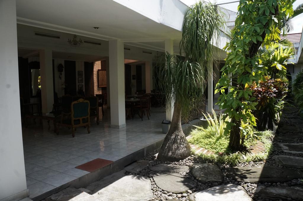 Hotel Kirana Γιογκιακάρτα Εξωτερικό φωτογραφία