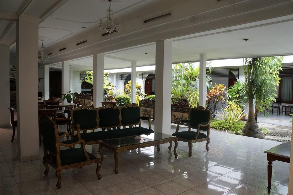 Hotel Kirana Γιογκιακάρτα Εξωτερικό φωτογραφία