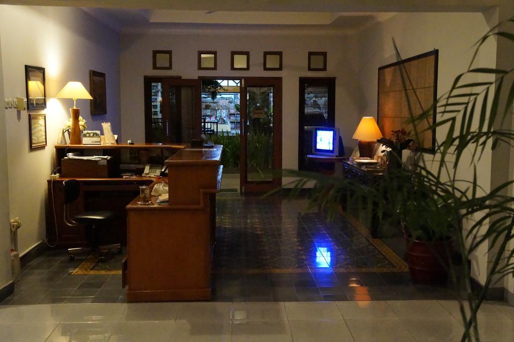 Hotel Kirana Γιογκιακάρτα Εξωτερικό φωτογραφία