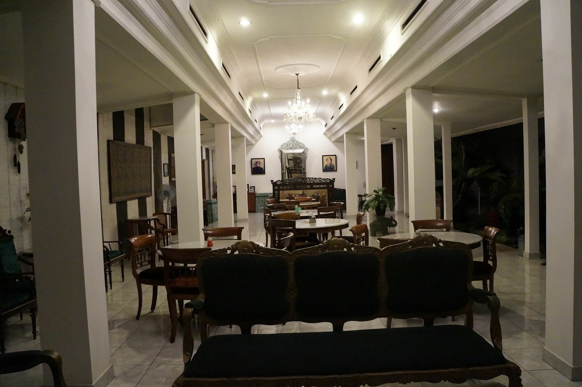 Hotel Kirana Γιογκιακάρτα Εξωτερικό φωτογραφία